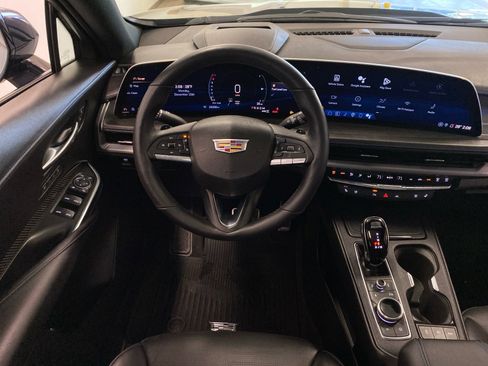 Used 2025 Cadillac XT4 Sport image 14