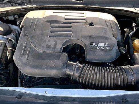 Used 2019 Chrysler 300 S image 11