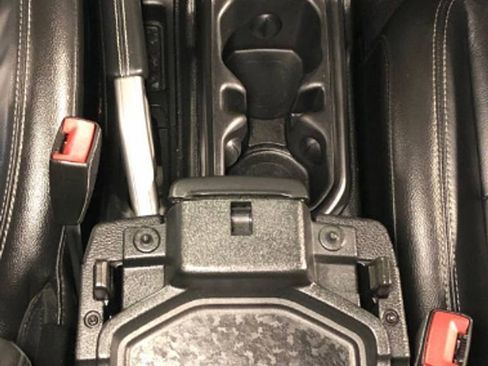 Used 2018 Jeep Wrangler Unlimited Sahara image 33