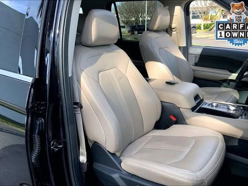 Used 2024 Ford Expedition Limited image 7