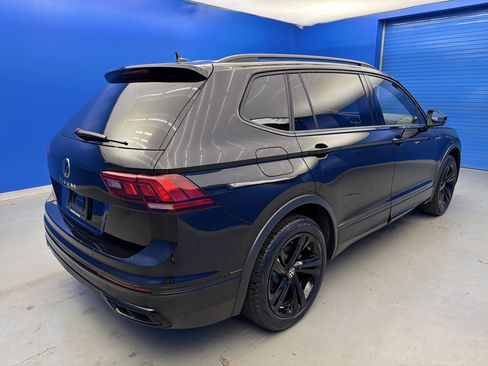 Certified 2024 Volkswagen Tiguan SE R-Line image 7