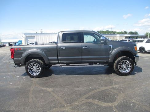 Used 2017 Ford F250 XLT w/ XLT Premium Package AWD/4WD image 4