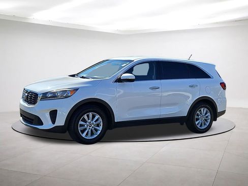 Used 2019 Kia Sorento LX image 3