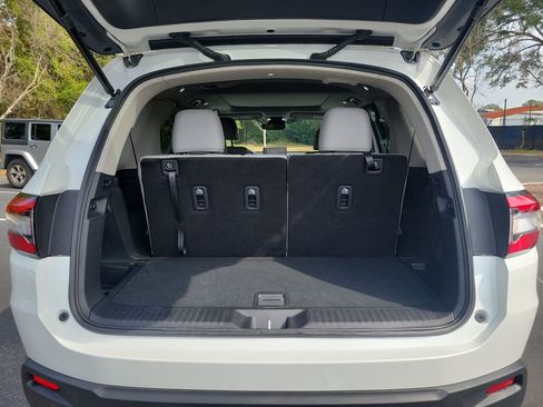 Certified 2025 Honda Pilot Touring image 6