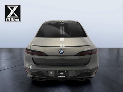 Used 2023 BMW 760i xDrive image 5