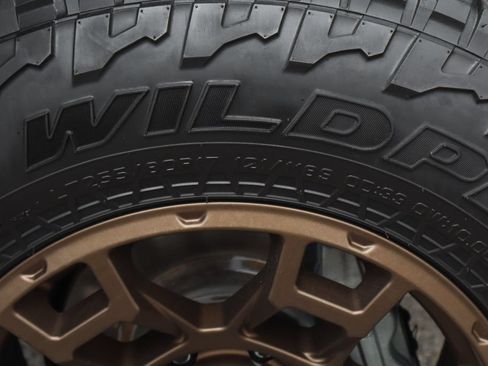 Used 2020 Toyota Tacoma TRD Sport AWD/4WD image 46