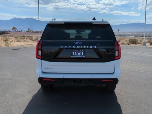 Used 2025 Ford Expedition Active image 5