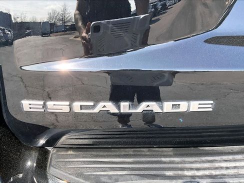 Used 2024 Cadillac Escalade Premium Luxury w/ Performance Package image 31
