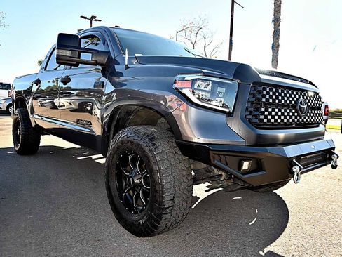 Used 2017 Toyota Tundra SR5 image 3