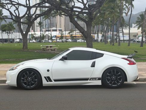 Used 2019 Nissan 370Z Coupe w/ Z34 Heritage Edition - White RWD image 2