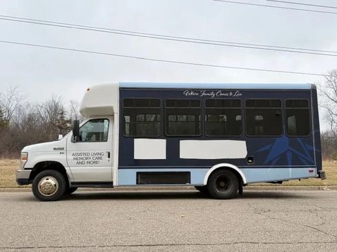 Used 2013 Ford E-350 and Econoline 350 Super Duty w/ Shuttle Bus Prep Pkg RWD image 14
