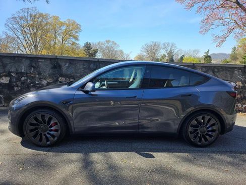 Used 2023 Tesla Model Y Long Range image 8