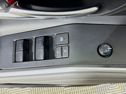 Used 2022 Toyota Highlander XLE image 17