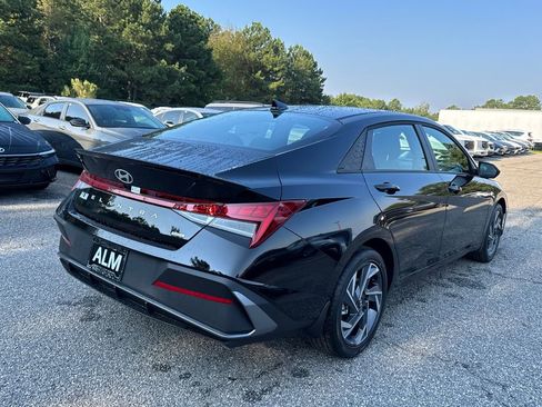 New 2025 Hyundai Elantra SEL image 5