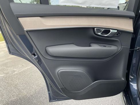 New 2026 Volvo XC90 T8 Plus image 2