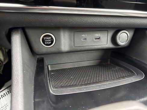 Used 2022 Nissan Rogue S image 17