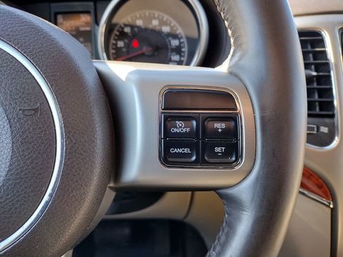 Used 2011 Jeep Grand Cherokee Overland AWD/4WD image 27