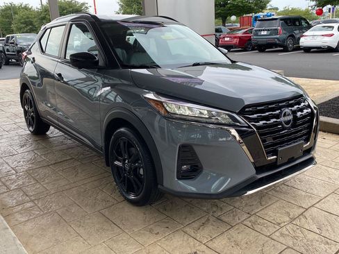 Certified 2024 Nissan Kicks SR w/ SR Premium Package FWD image 3