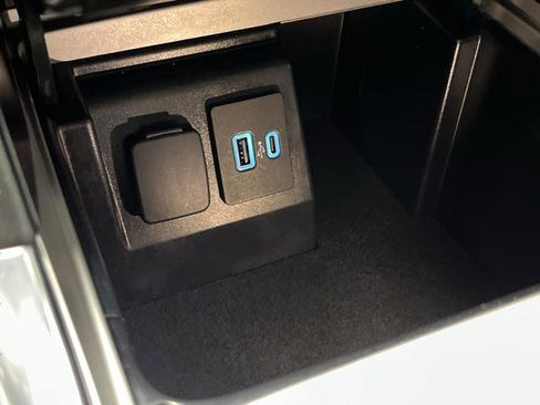 Used 2023 Ford Explorer Limited image 25