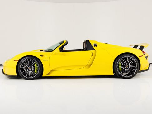 Used 2015 Porsche 918 Spyder AWD/4WD image 7