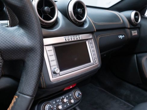 Used 2013 Ferrari 458 Spider RWD image 13