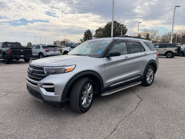 Used 2023 Ford Explorer XLT w/ Equipment Group 202A AWD/4WD image 7