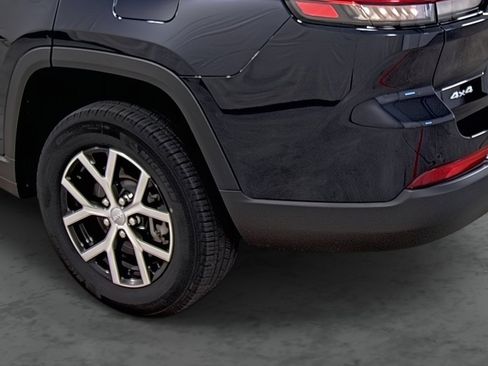 Used 2024 Jeep Grand Cherokee L Limited w/ Luxury Tech Group II image 9