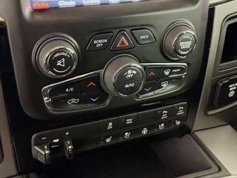 Used 2018 RAM 2500 Laramie w/ Sport Appearance Group AWD/4WD image 17