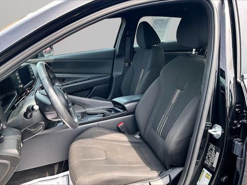 Used 2025 Hyundai Elantra Sport FWD image 22