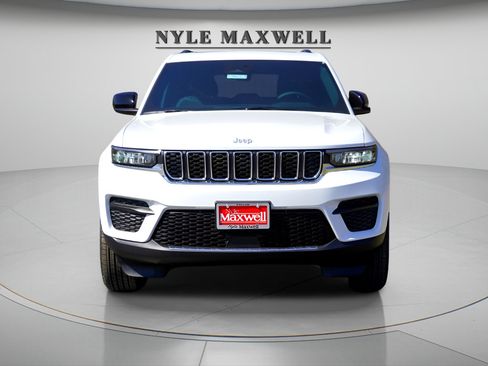 Used 2026 Jeep Grand Cherokee Laredo X RWD image 3