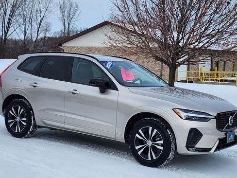 Used 2025 Volvo XC60 B5 Core image 7