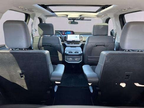 Used 2025 Ford Expedition Active AWD/4WD image 16