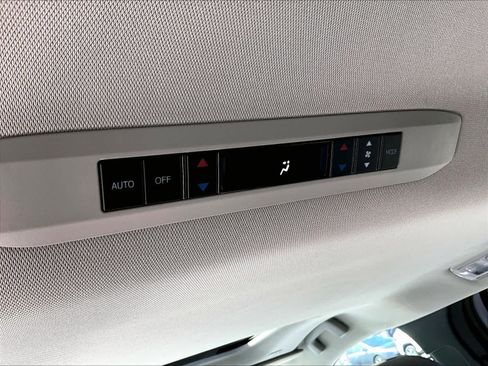 Used 2025 Toyota Sienna XLE w/ XLE Plus Package image 29