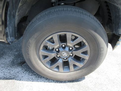Used 2023 Toyota Tacoma SR5 w/ Technology Package AWD/4WD image 10
