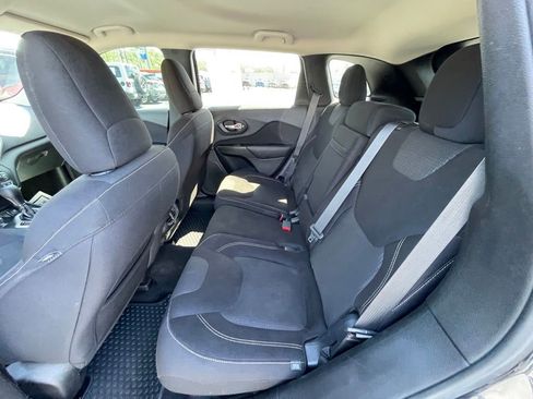 Used 2015 Jeep Cherokee Latitude w/ Cold Weather Group AWD/4WD image 18
