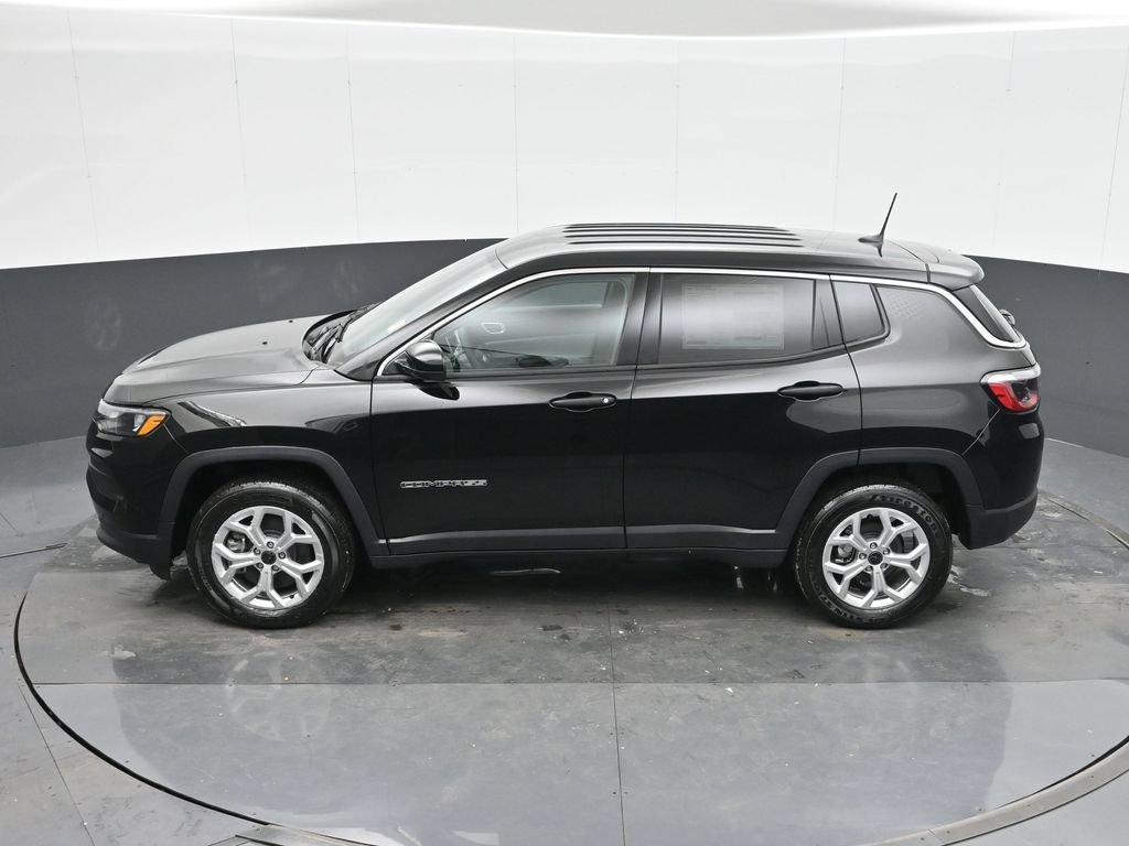 Used 2025 Jeep Compass Sport w/ Mopar Graphics Package AWD/4WD image 31