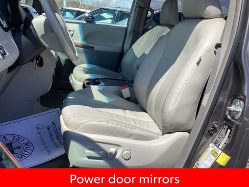 Used 2014 Toyota Sienna XLE image 16