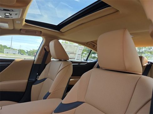 New 2025 Lexus ES 350 w/ Premium Package image 21