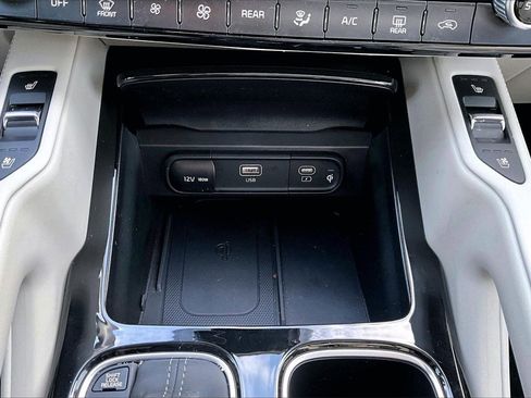 Used 2025 Kia Telluride EX w/ EX Captain's Chair Package image 16