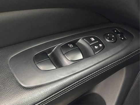 Used 2018 Nissan Pathfinder S image 41