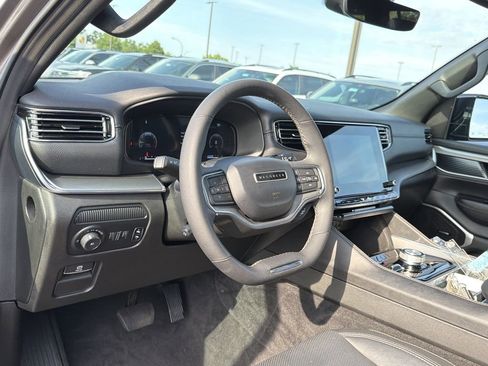 Used 2023 Jeep Wagoneer Series II AWD/4WD image 10