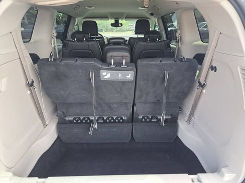 Used 2017 Chrysler Pacifica Touring-L FWD image 27