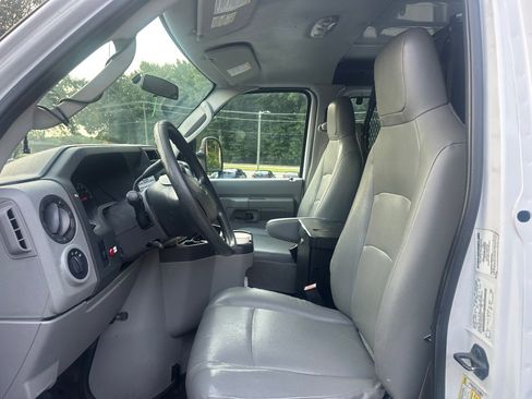 Used 2014 Ford E-250 and Econoline 250 RWD image 10