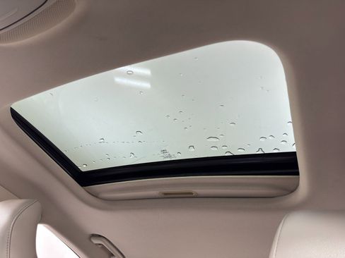 Used 2017 Ford Fusion SE w/ Fusion SE Technology Package image 11