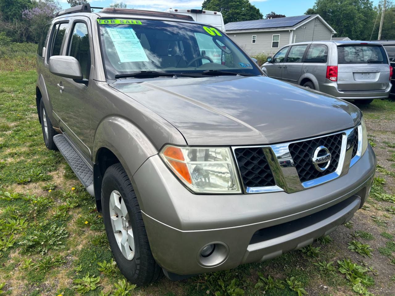 Used 2007 Nissan Pathfinder SE w/ SE Premium Pkg AWD/4WD image 3