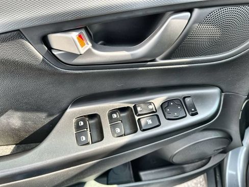 Used 2021 Hyundai Kona Limited AWD/4WD image 17