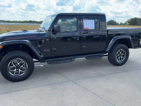 Used 2025 Jeep Gladiator Rubicon AWD/4WD image 4