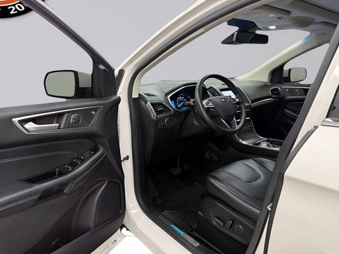 Used 2019 Ford Edge Titanium w/ Equipment Group 301A FWD image 9