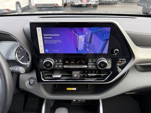 Used 2023 Toyota Highlander XLE image 23
