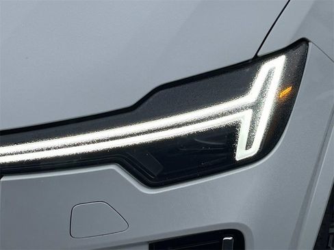Certified 2026 Volvo XC90 B6 Ultra AWD/4WD image 9
